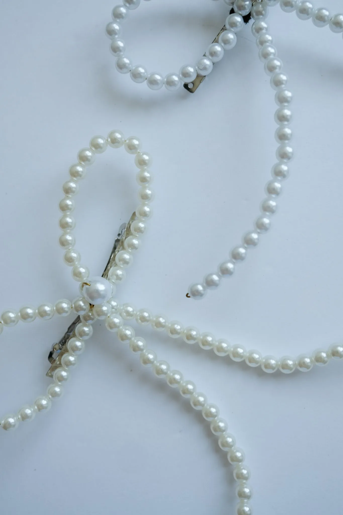 BEST DRESS OVERSIZED PEARL BOW