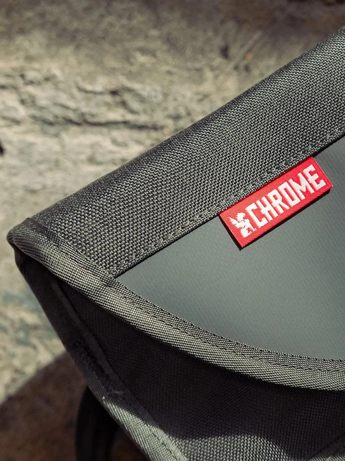 Chrome Industries Simple Messenger MD Black