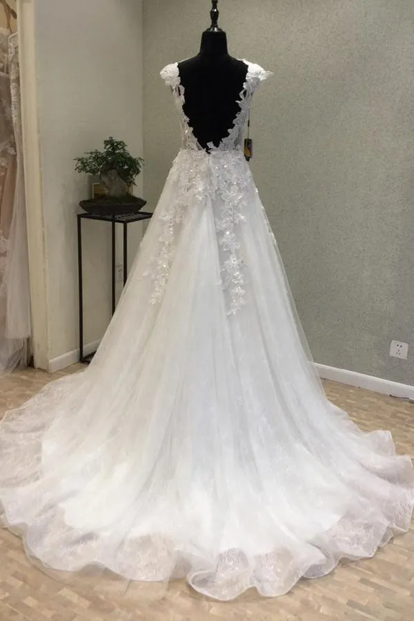 Elegant Round Neck Sleeveless With Lace Appliques Wedding Dresses