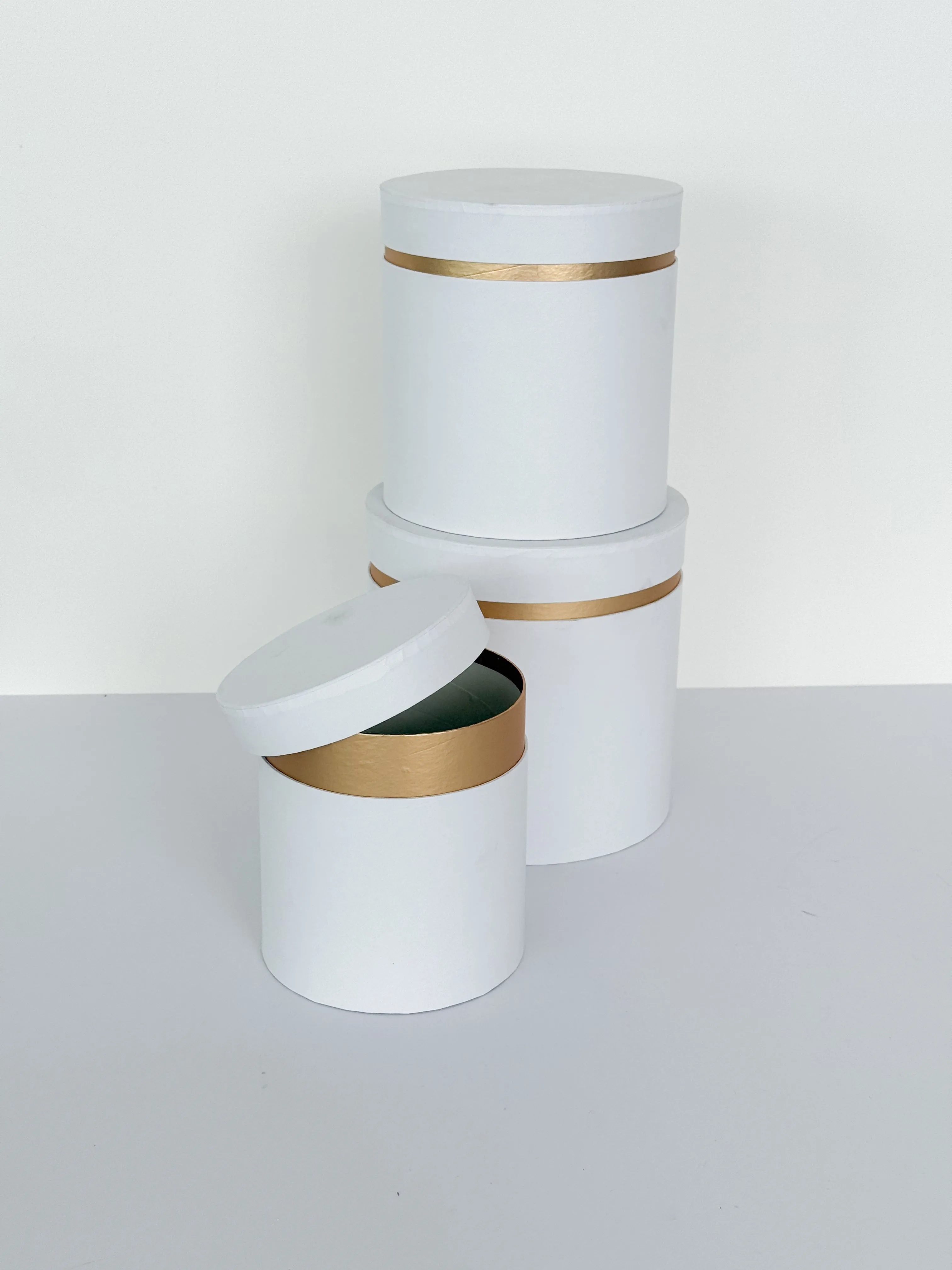 French-Style Cylinder Flower Gift Box with Gold Trim – Three Color Three size