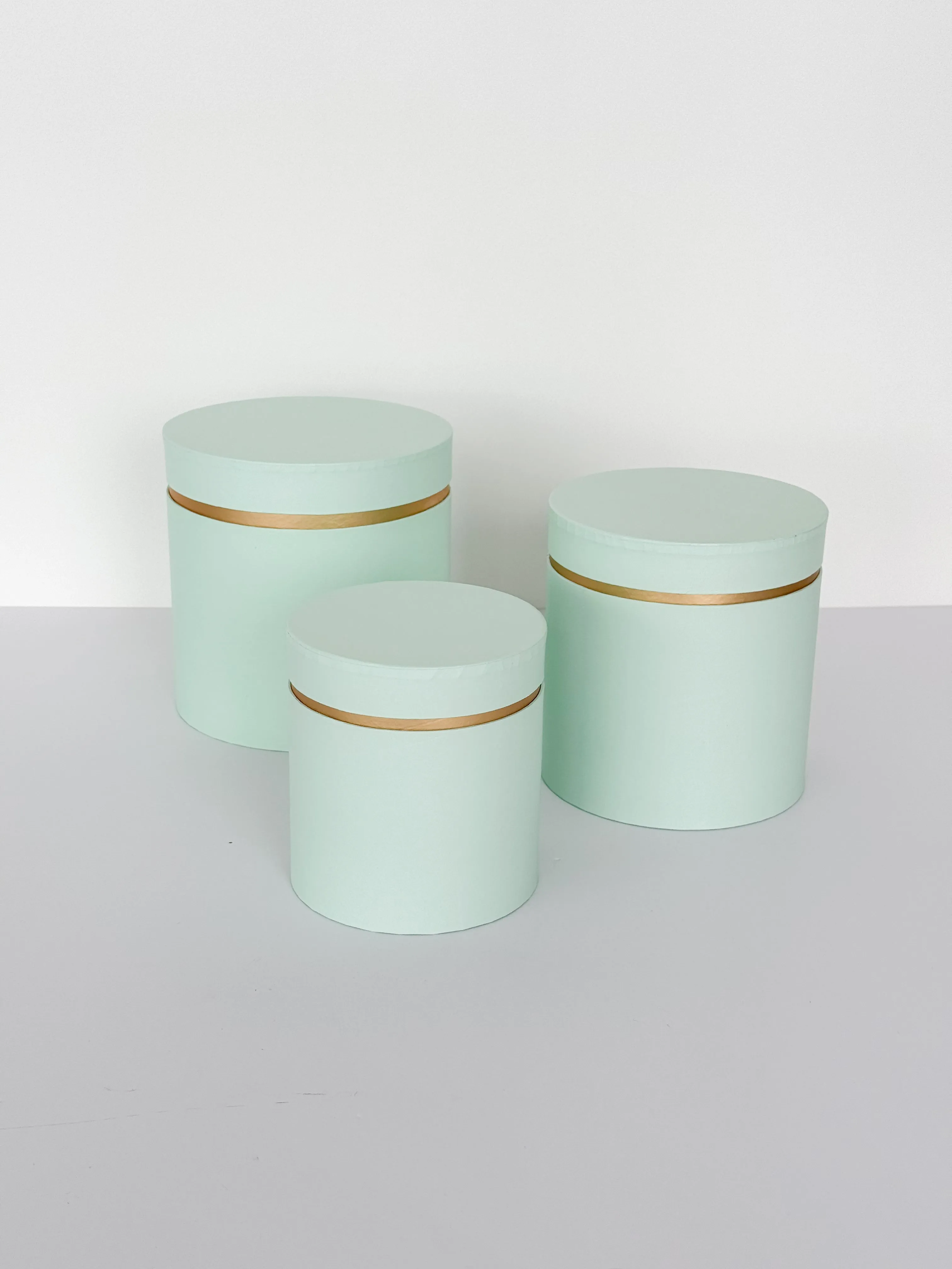 French-Style Cylinder Flower Gift Box with Gold Trim – Three Color Three size