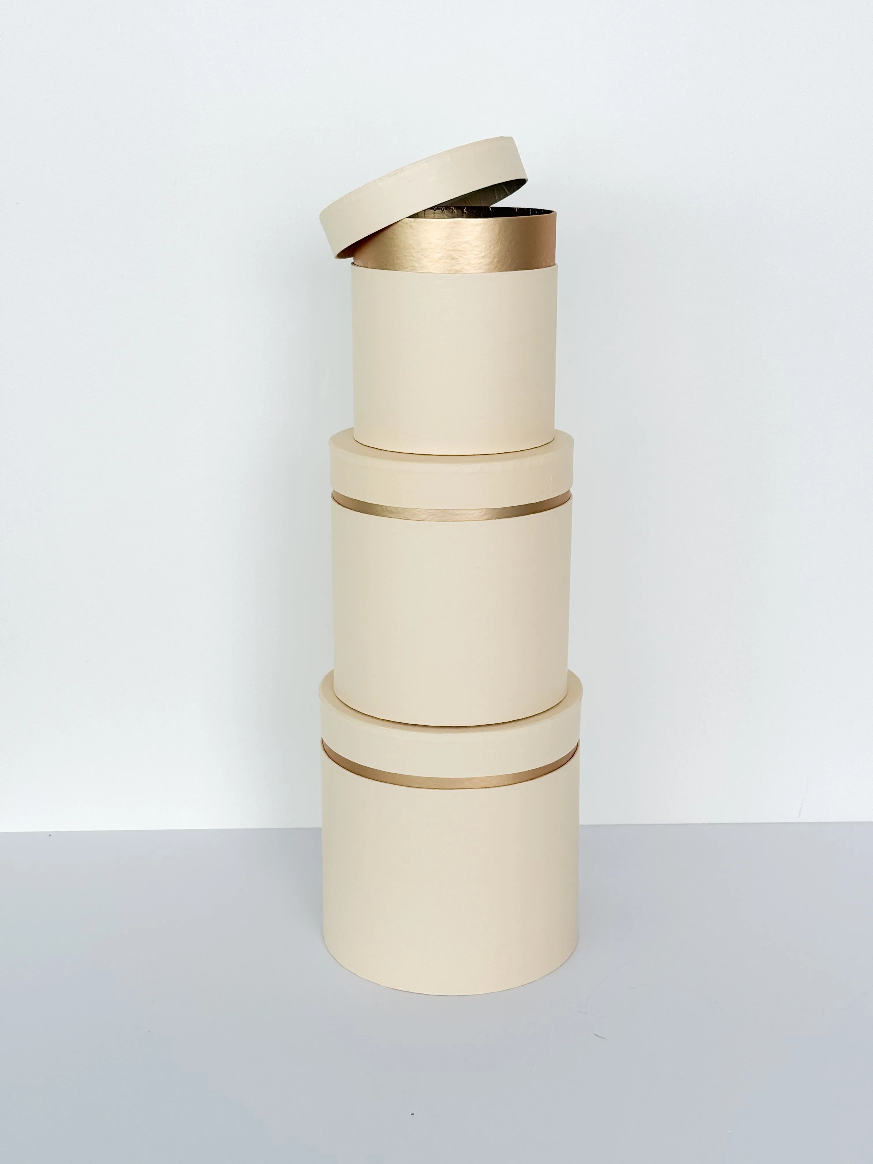 French-Style Cylinder Flower Gift Box with Gold Trim – Three Color Three size