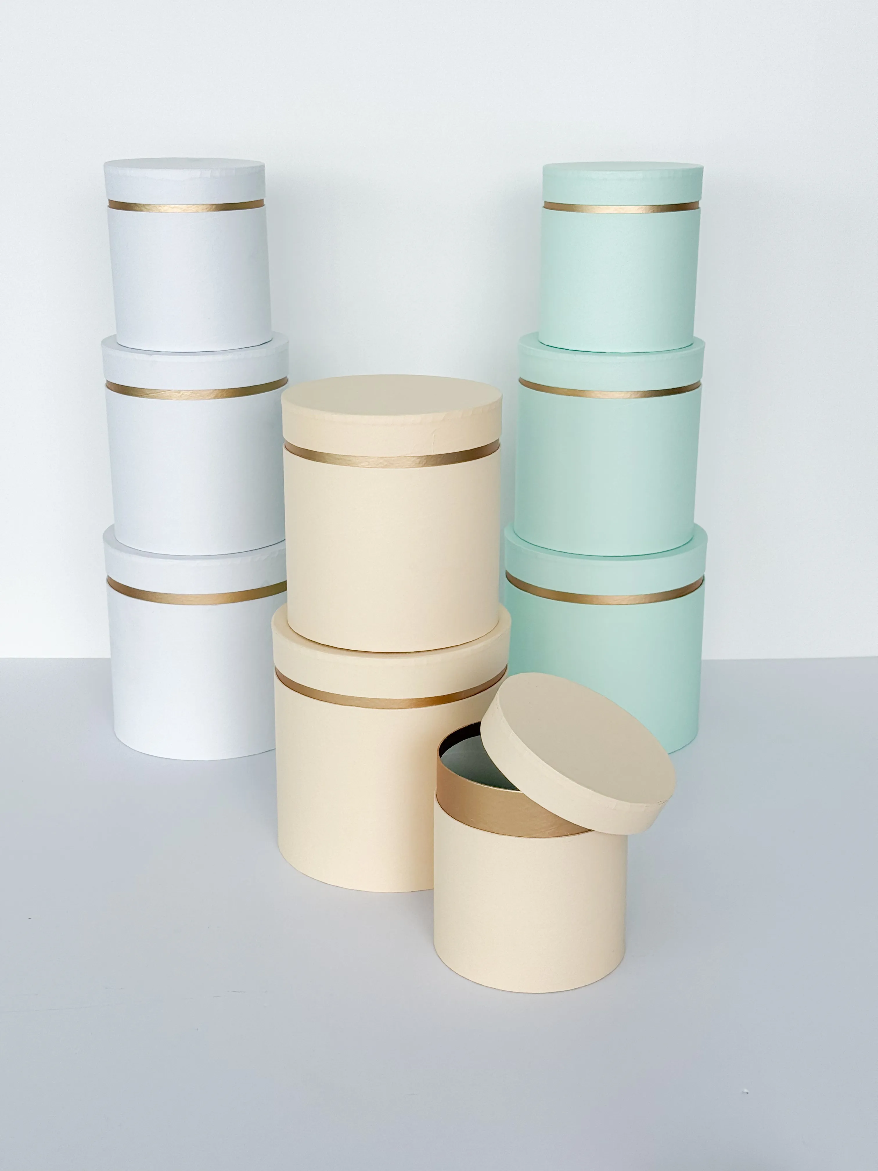 French-Style Cylinder Flower Gift Box with Gold Trim – Three Color Three size