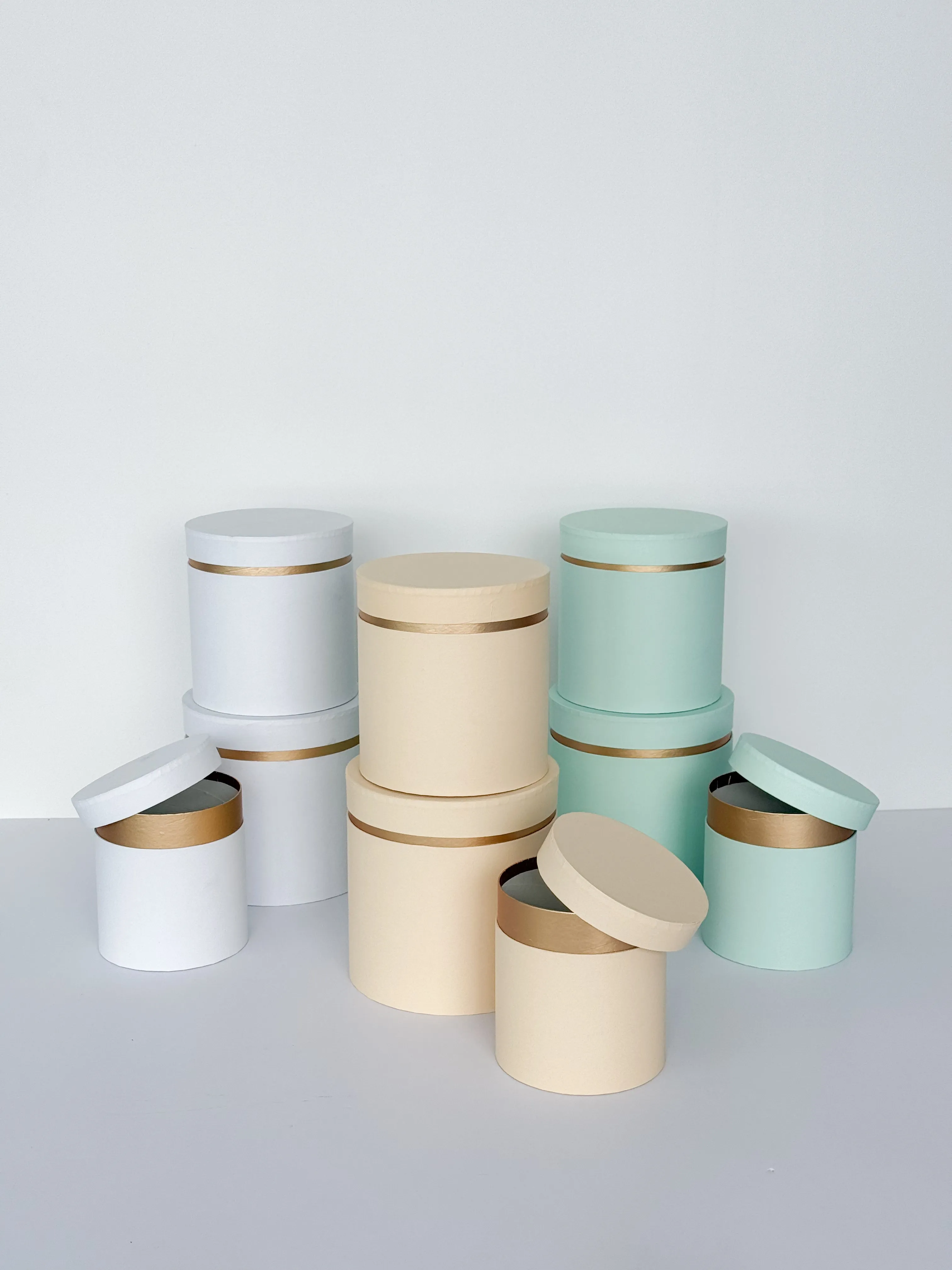 French-Style Cylinder Flower Gift Box with Gold Trim – Three Color Three size