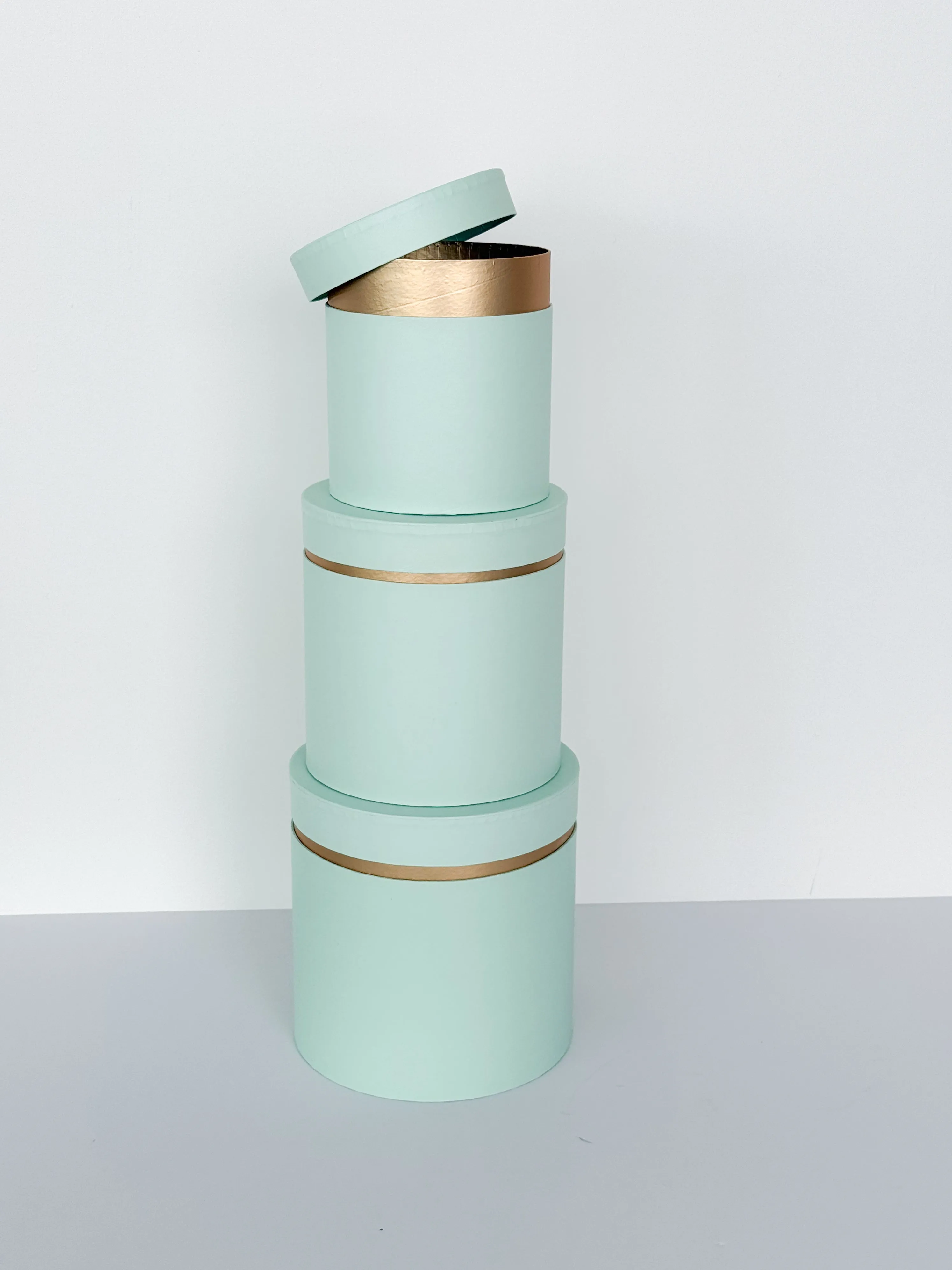 French-Style Cylinder Flower Gift Box with Gold Trim – Three Color Three size
