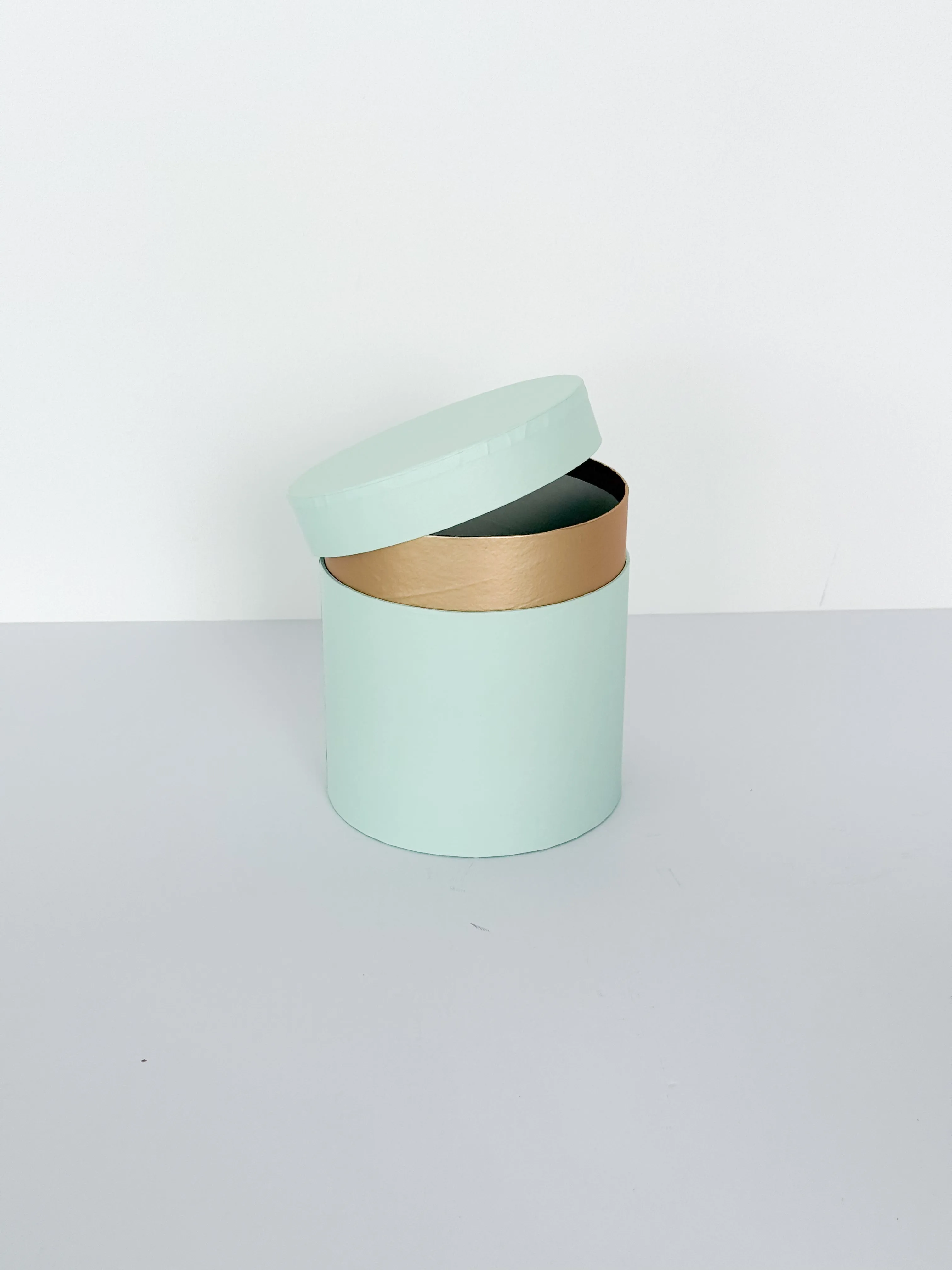 French-Style Cylinder Flower Gift Box with Gold Trim – Three Color Three size
