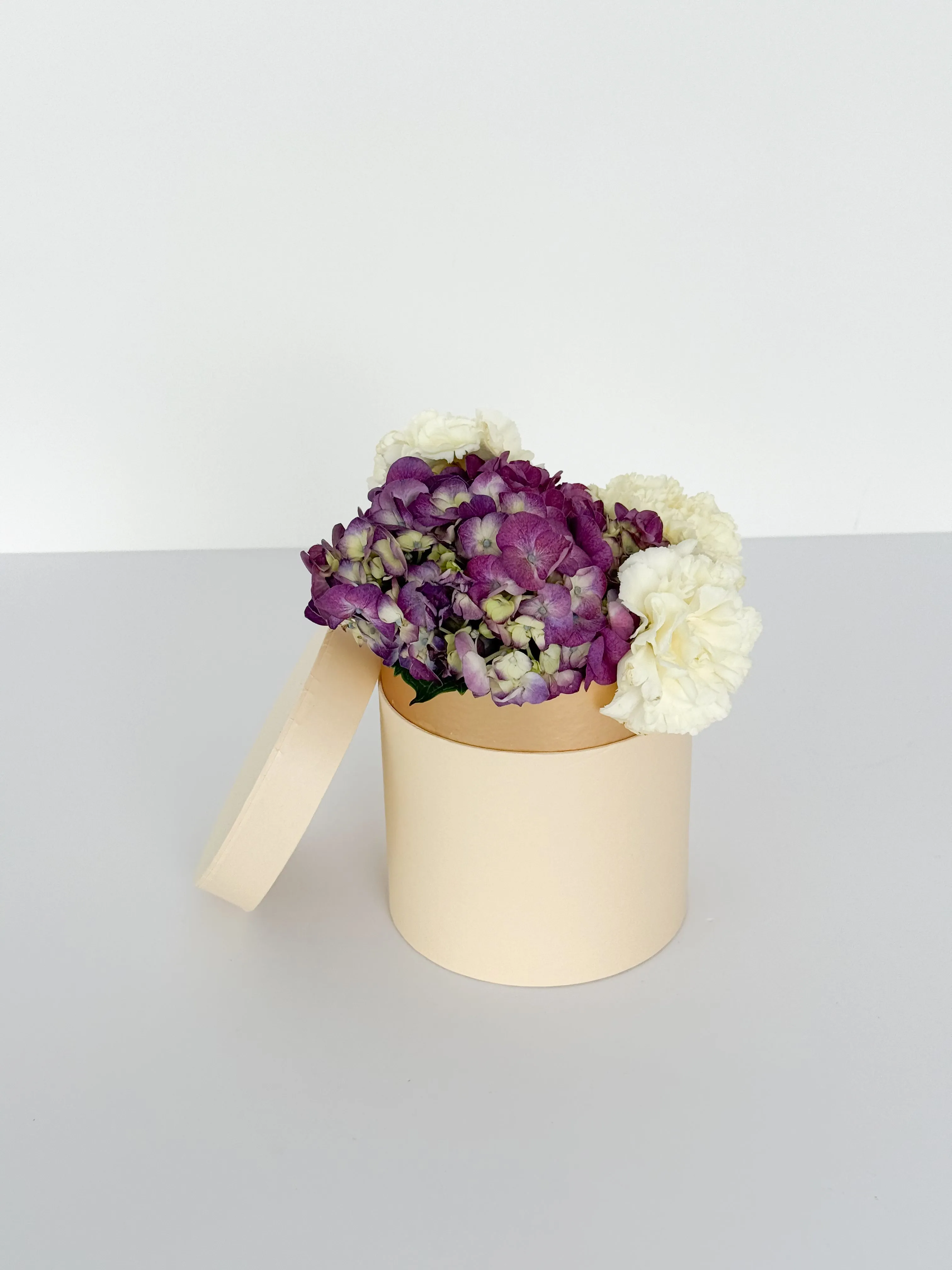 French-Style Cylinder Flower Gift Box with Gold Trim – Three Color Three size
