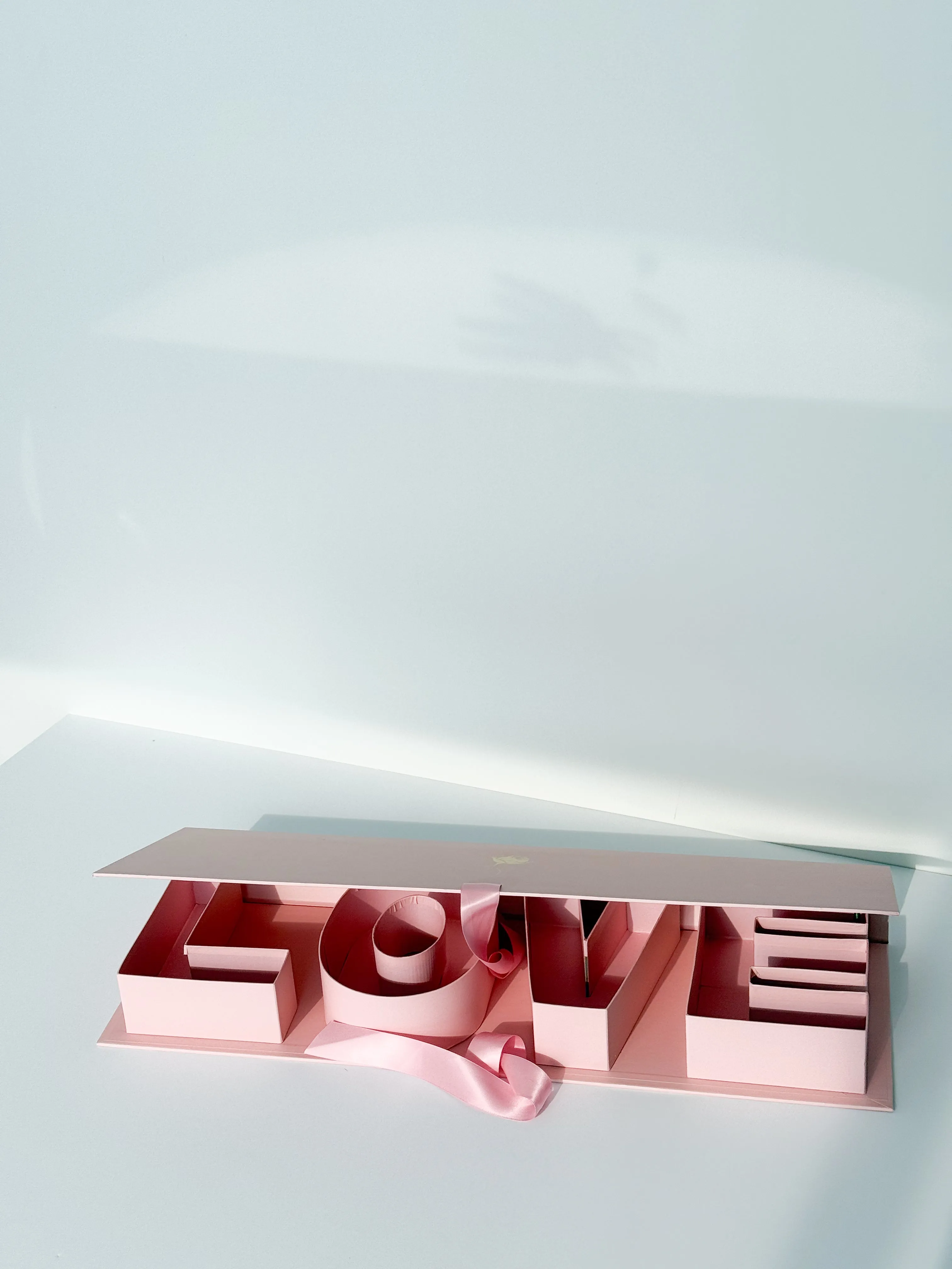 Love-Shaped Floral Gift Box – Perfect for Valentine’s Day Packaging