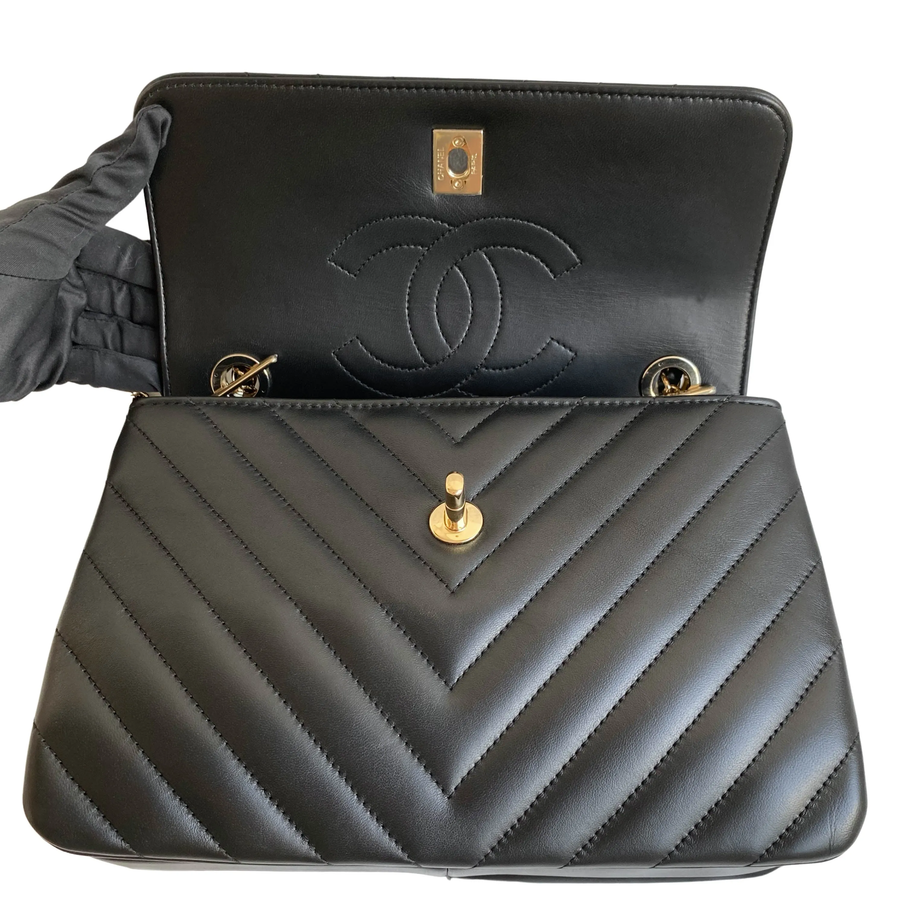 Small Trendy CC Flap Bag with Top Handle in Chevron Black Lambskin